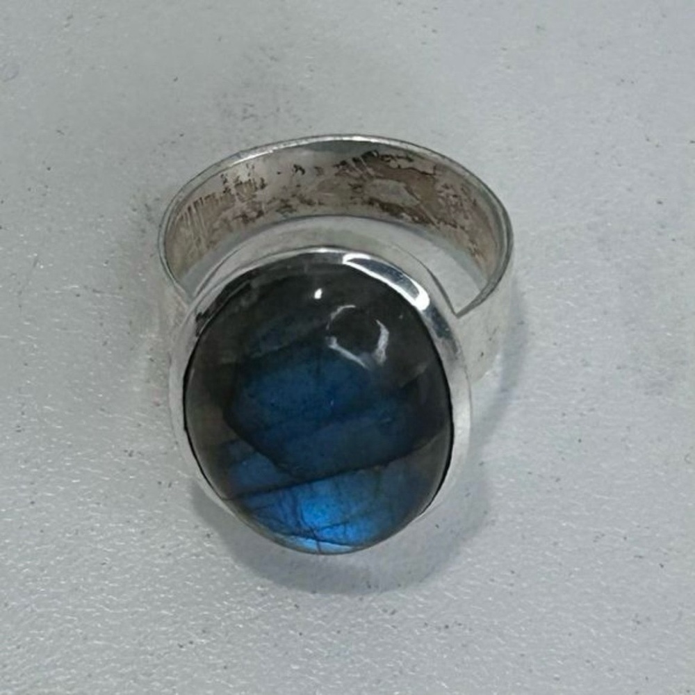 Sterling Silver Labradorite
Ring Womens Size 5 3/4
Blue Oval Gemstone Bezel Set - Picture 4 of 8
